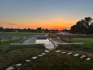 Gallery image of Studio cozy avec terrasse et vue sur le Luberon in Maubec