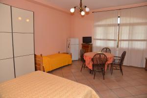Μια τηλεόραση ή/και κέντρο ψυχαγωγίας στο Villa Annette B&B +9 φωτογραφίες