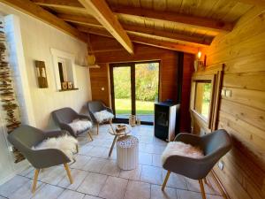 Część wypoczynkowa w obiekcie Gîte Chalet avec bain nordique et piscine 11 pers Hautes Vosges