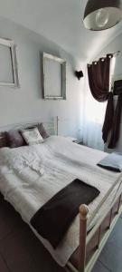 Postel nebo postele na pokoji v ubytování Godot Apartman