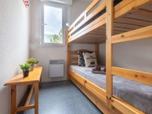 a bedroom with a bunk bed and a window at Appartement Saint-Lary-Soulan, 5 pièces, 8 personnes - FR-1-296-306 in Saint-Lary-Soulan