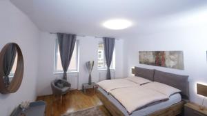 Łóżko lub łóżka w pokoju w obiekcie Stadtjuwel l BG10