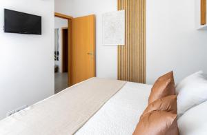 Postel nebo postele na pokoji v ubytování Apartment Amos with Private Pool