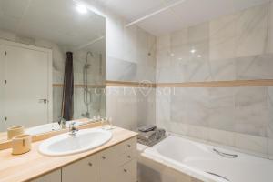 Kúpeľňa v ubytovaní Malaga Benalmadena Puerto Marina Costa Sol Holiday Rentals
