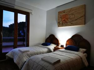 Un pat sau paturi într-o cameră la Finca Can Raurell