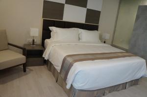 A bed or beds in a room at Hotel Parami