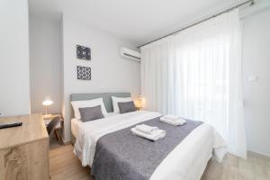 Posteľ alebo postele v izbe v ubytovaní Thalassa & Thalassa Prive Residential Complex
