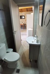 A bathroom at Elaion Thea2-Nies