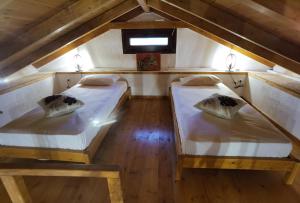 A bed or beds in a room at Elaion Thea2-Nies