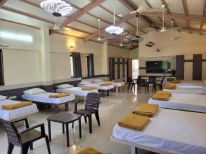 Cocorico Beach Resort客房内的一张或多张床位