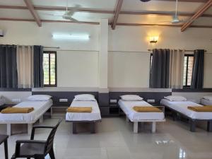 Cocorico Beach Resort客房内的一张或多张床位