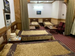 Park Hotel Gilgit客房内的一张或多张床位