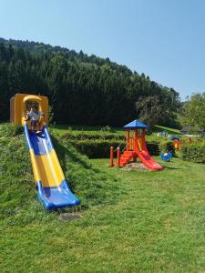 Zona de juegos infantil en Gasthof Zum heiligen Nikolaus