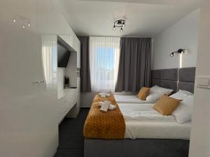 Postel nebo postele na pokoji v ubytování Apartament Premium 214 Planeta Mielno - balkon, klimatyzacja, 100 m od plaży