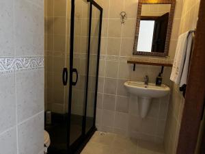 A bathroom at Han Boutique Hotel