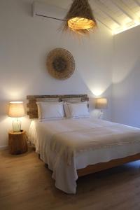 Tempat tidur dalam kamar di Azores 5 estrelas