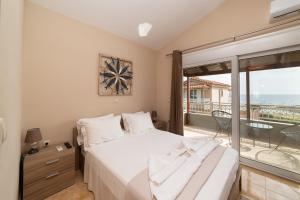 Postel nebo postele na pokoji v ubytování CRYSTAL VILLAS