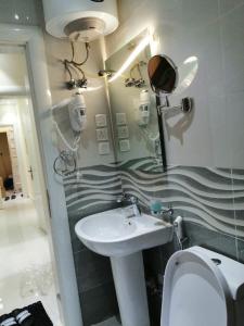 Et badeværelse på منازل الطيف للوحدات السكنية