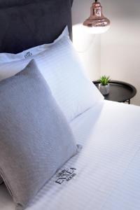 Posteľ alebo postele v izbe v ubytovaní 9 Luxury Rooms