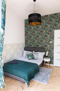 Łóżko lub łóżka w pokoju w obiekcie ClickTheFlat Aleje Jerozolimskie Center Apart Rooms