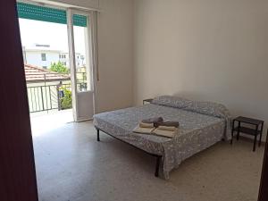 a bedroom with a bed with two towels on it at Casa Vacanza Gabriella in Montesilvano