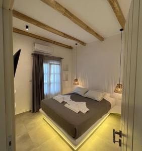 Ένα ή περισσότερα κρεβάτια σε δωμάτιο στο Alidian bay Suites Leros