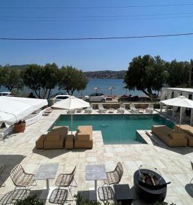 Bazén v ubytování Alidian bay Suites Leros nebo v jeho okolí