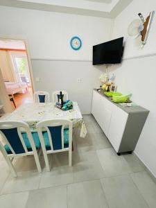 Μια τηλεόραση ή/και κέντρο ψυχαγωγίας στο Apartments Paco & Bony
