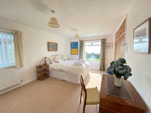 Imagen de la galería de Sea View 5 Bed House Next To Water Sports & Golf, en Porthcawl