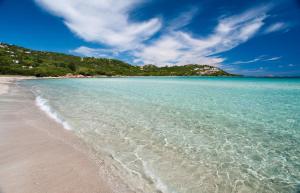 a view of the beach on a clear day at Hotel Palumbalza Porto Rotondo in Porto Rotondo