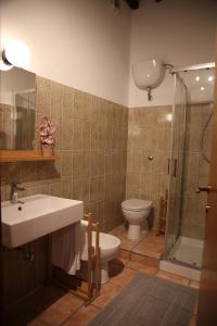 A bathroom at Appartamenti il PALAZZACCIO