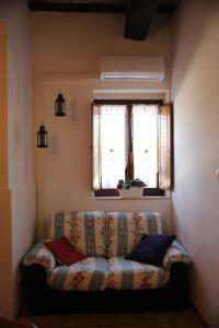 A seating area at Appartamenti il PALAZZACCIO