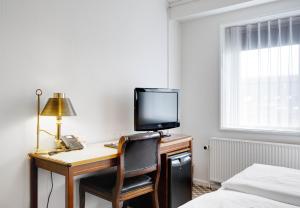 TV a/nebo společenská místnost v ubytování Hotel Kryb I Ly Kro