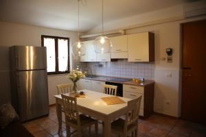 A kitchen or kitchenette at Appartamenti il PALAZZACCIO