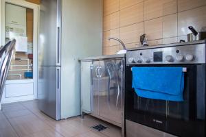a kitchen with a stove and a dishwasher at Motel Aris Meridian in Piatra Neamţ
