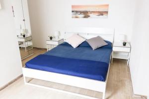 Posteľ alebo postele v izbe v ubytovaní [DOWNTOWN SELINUS] Bright apartment with courtyard