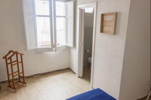 Posteľ alebo postele v izbe v ubytovaní [DOWNTOWN SELINUS] Bright apartment with courtyard