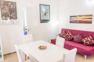 Posedenie v ubytovaní [DOWNTOWN SELINUS] Bright apartment with courtyard