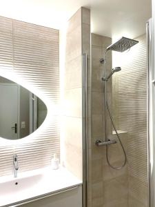 Kúpeľňa v ubytovaní Élégant appartement T2 en 1ère ligne de l'Étang de Thau avec terrasse - Cures et vacances