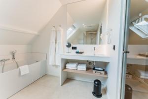 Ett badrum på Guesthouse de la Paix
