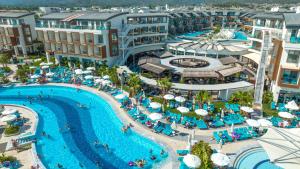Бассейн в Liberty Fabay - Ultra All Inclusive или поблизости