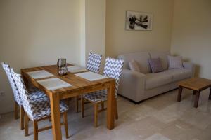 Χώρος καθιστικού στο Denia Beach Suite with pool, sun terrace and tennis court