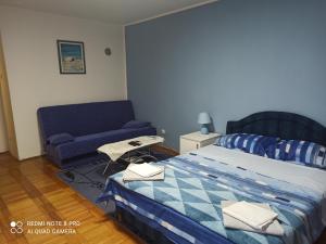 Postel nebo postele na pokoji v ubytování Seosko domaćinstvo Joksimović