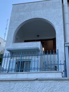 A balcony or terrace at On the road house