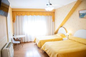 Llit o llits en una habitació de Hotel Internacional