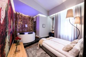 Posteľ alebo postele v izbe v ubytovaní Arts Apartments - Kraków Old Town