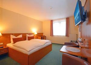 Ein Bett oder Betten in einem Zimmer der Unterkunft Hotel Burgfrieden