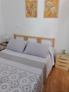 Postel nebo postele na pokoji v ubytování 1 Pasaje Fuente de Cantarero