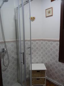 Kúpeľňa v ubytovaní Piso en centro urbano de Puentedeume con terraza