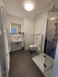 Pension zum Kleistpark的一间浴室